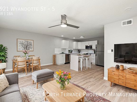 5th image of 3921 Wyandotte St APT 5