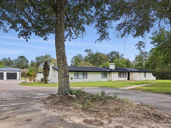 3rd image of 3408 Lawn Oak Dr