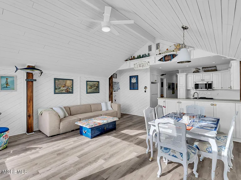 55 Beach Front — Photo 9