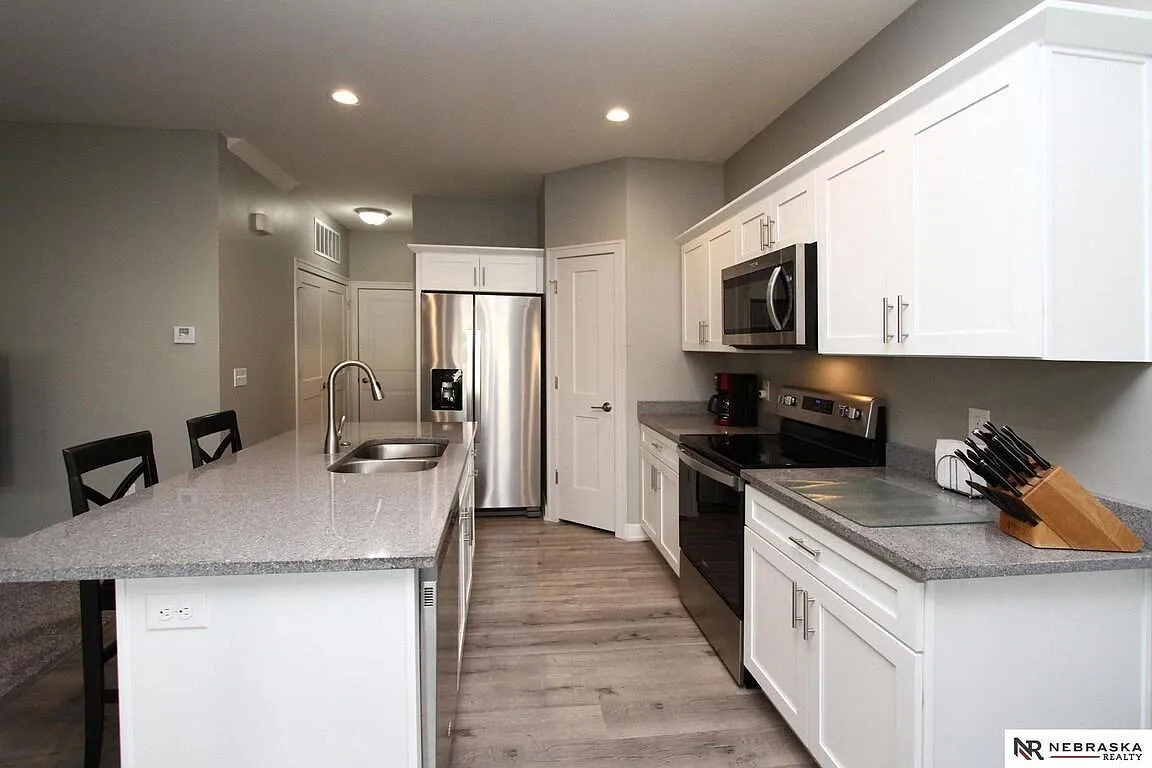 3 bed, 2.5 bath, 1750 sqft, $2,000 — Photo 2