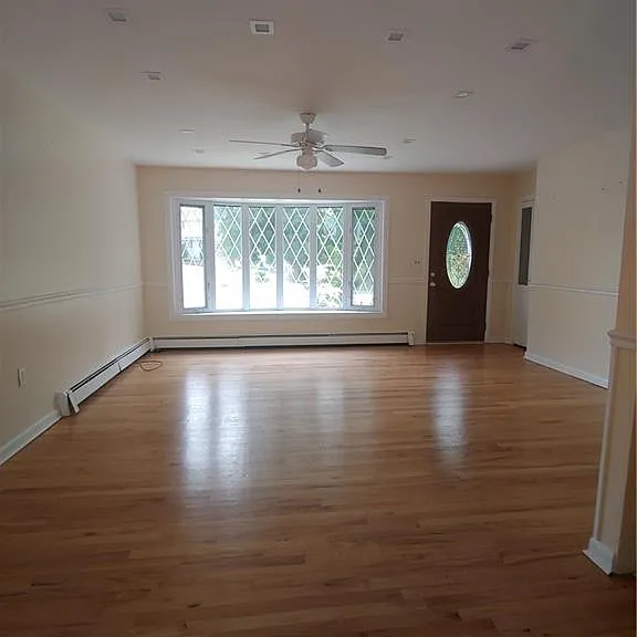 18 Merriewold Ln N — Photo 2