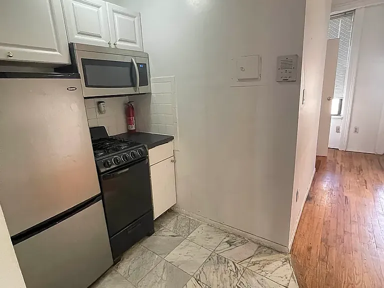 451 W 46th St #3A — Photo 10