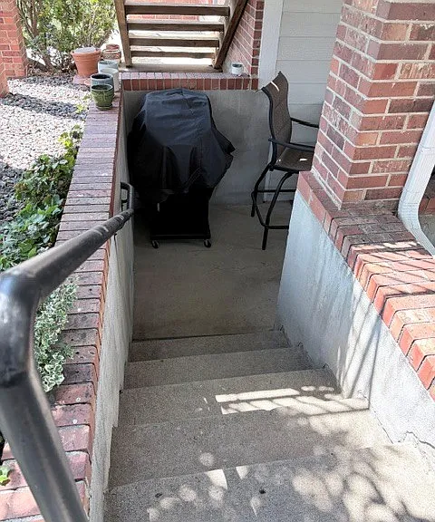 Six steps down. Home on bottom floor.
Cooler in summer.