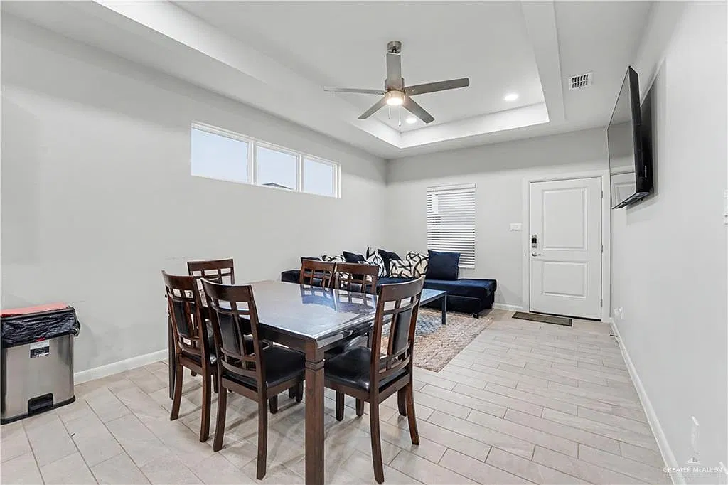 3 bed, 2.0 bath, 920 sqft, $1,850 — Photo 4