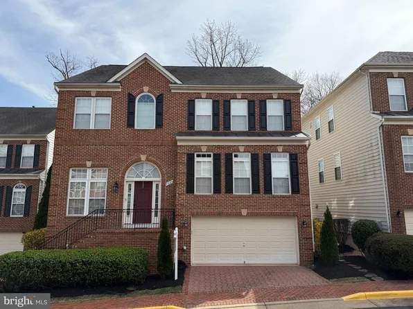 7005 Stone Inlet Dr, Fort Belvoir, VA 22060
