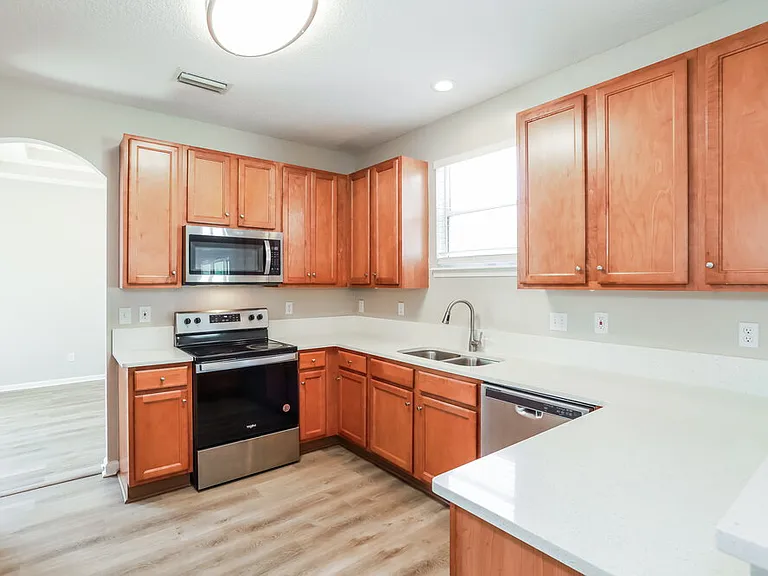 880 Thoroughbred Dr — Photo 8