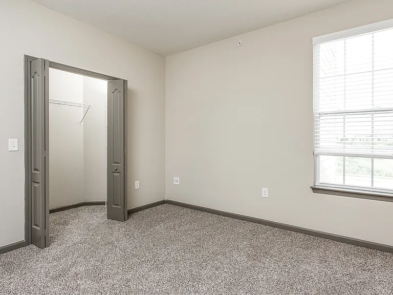 Bella Vista Apartments — Photo 16