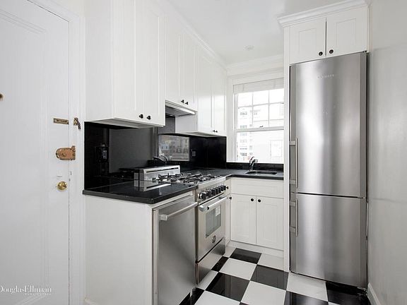 3rd image of 47 E 64th St #5B