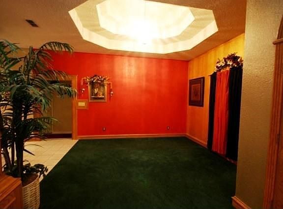 5th image of 400 S Woodland Dr