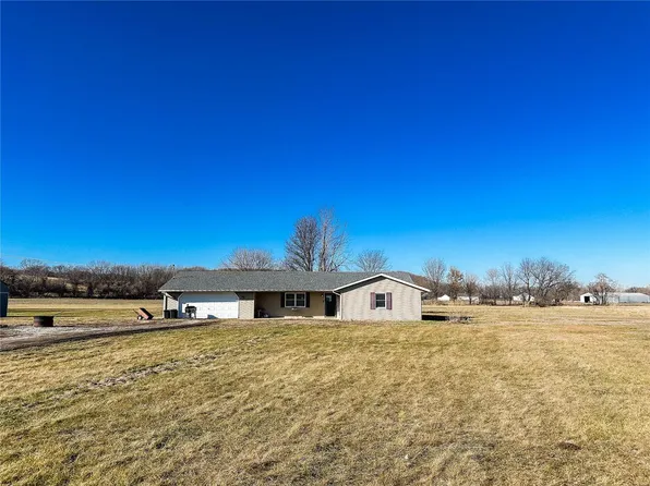 12796 Saverton West Dr, New London, MO 63459