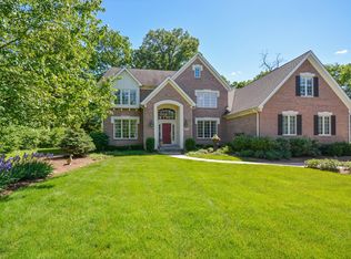 2901 Royal Fox Dr, St Charles, IL 60174