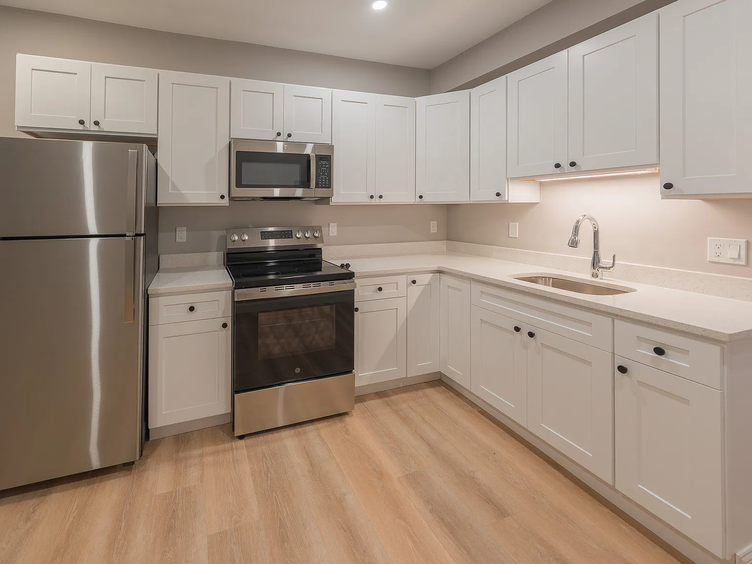 1 bed, $2,300 — Photo 4