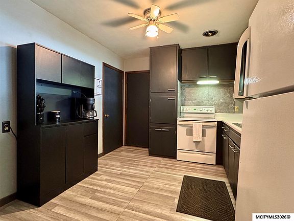 2nd image of 153 Sunny Cir