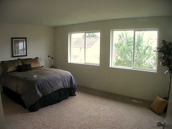 5th image of 1016 200th Street Ct E
