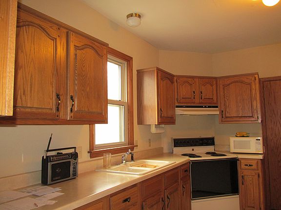 2nd image of 326 S 15th St