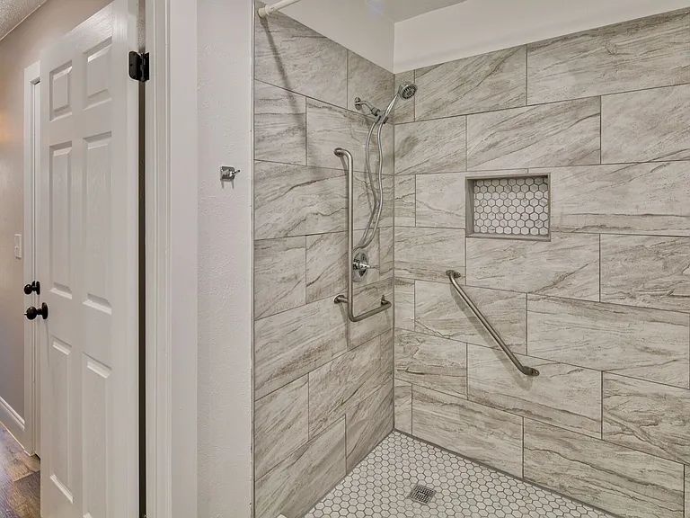 4700 King St — Photo 25