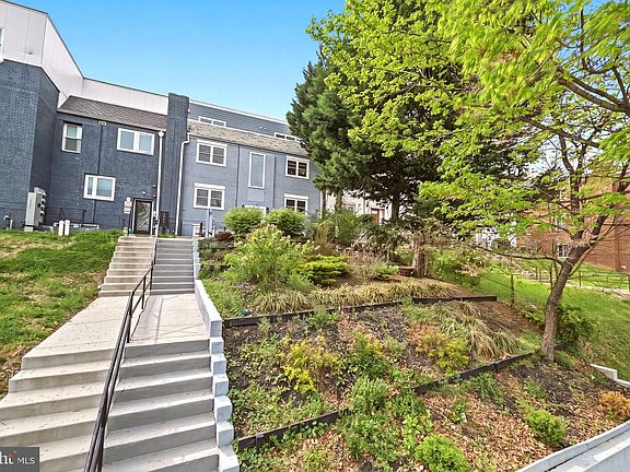 2nd image of 1948 3rd St NE #D