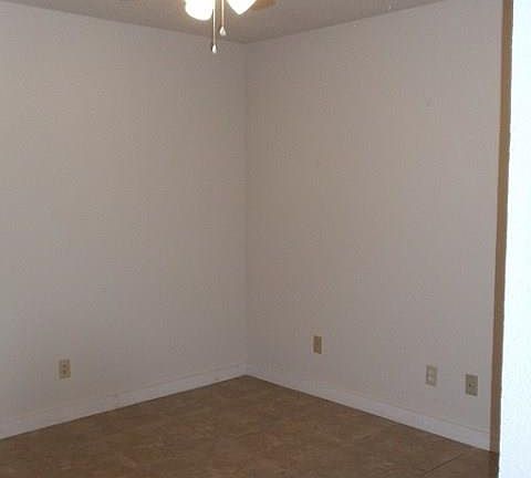 5th image of 1504 Oakdale Cir APT D