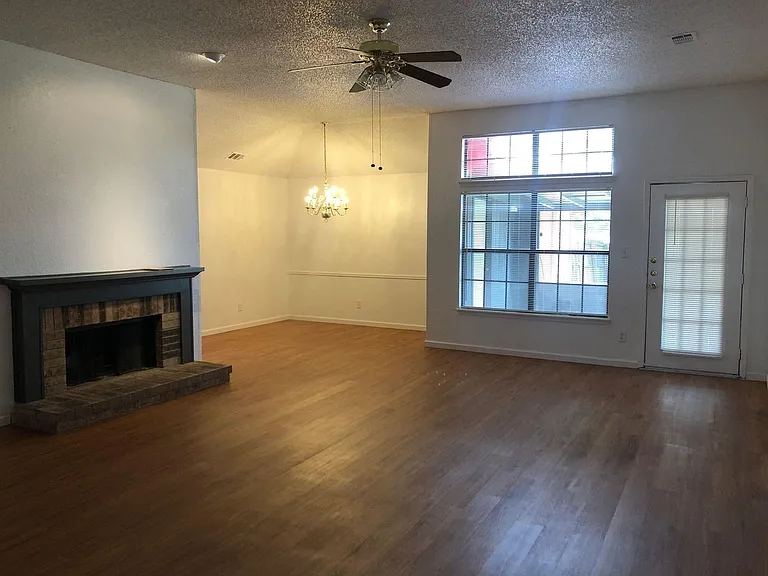 2021 Meadow Park Dr — Photo 10