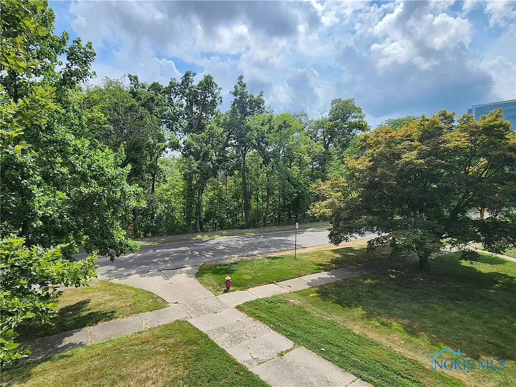2 bed, 1.0 bath, 1193 sqft, $850 — Photo 3