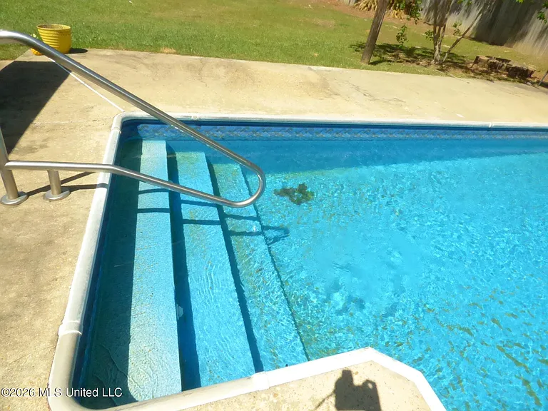 1056 Broken Arrow Ln — Photo 11