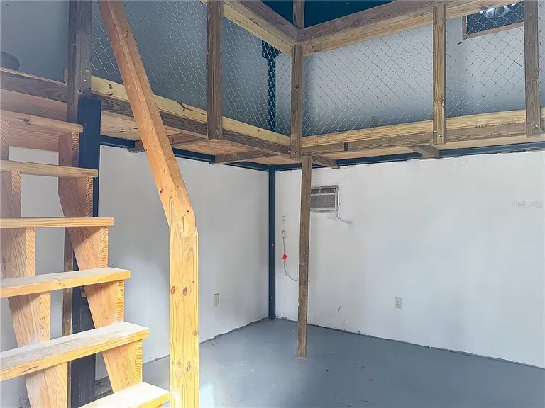 2520 NE 70th St — Photo 36