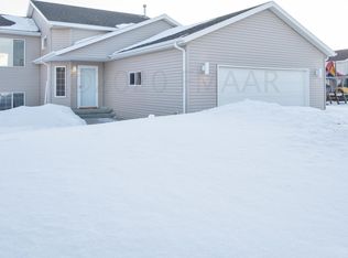 991 39 1/2 Ave W, West Fargo, ND 58078