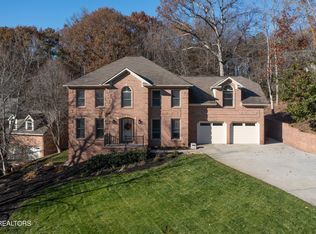 8705 Raindrop Rd, Knoxville, TN 37923