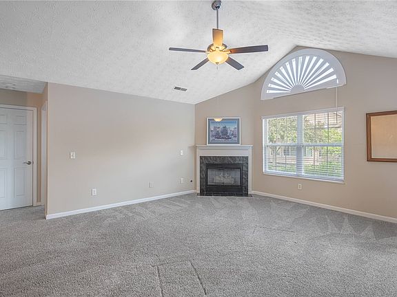 2nd image of 221 Villa Pointe Dr