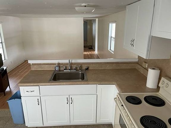 3rd image of 2934 Griffin Ave #33