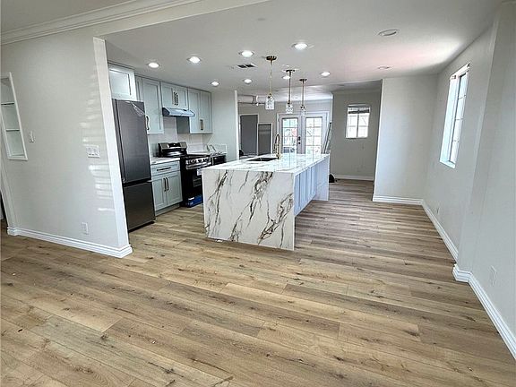 3rd image of 417 N Vernon Ave