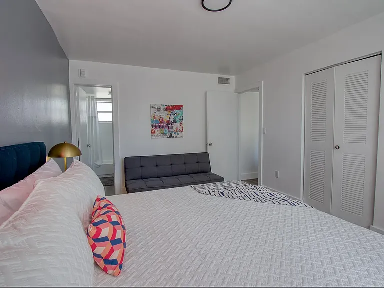 429 NE 23rd St #416 — Photo 7