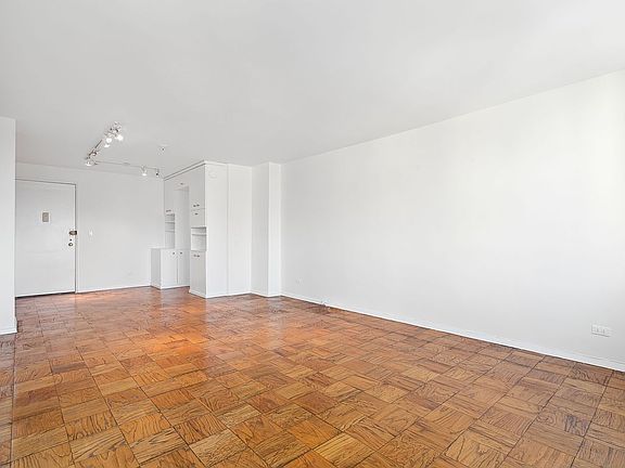 4th image of 77 7th Ave APT 16L