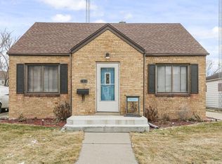 7913 29th Ave, Kenosha, WI 53143