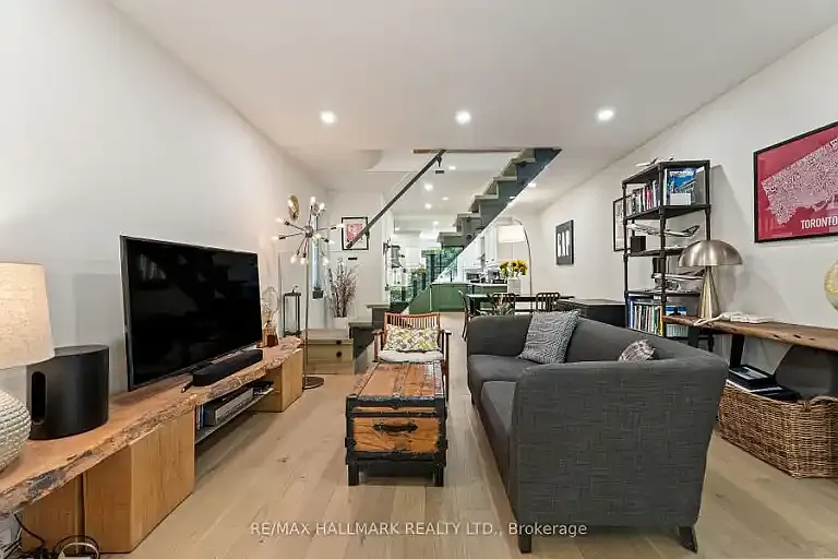 2 bed, 2.0 bath, 1050 sqft, $3,795 — Photo 3