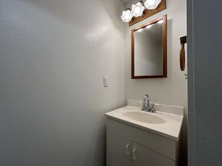 687 SE Barnes Ave — Photo 39