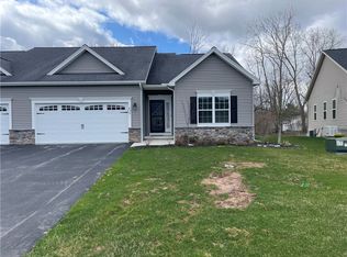 43 Spotts Cir, Churchville, NY