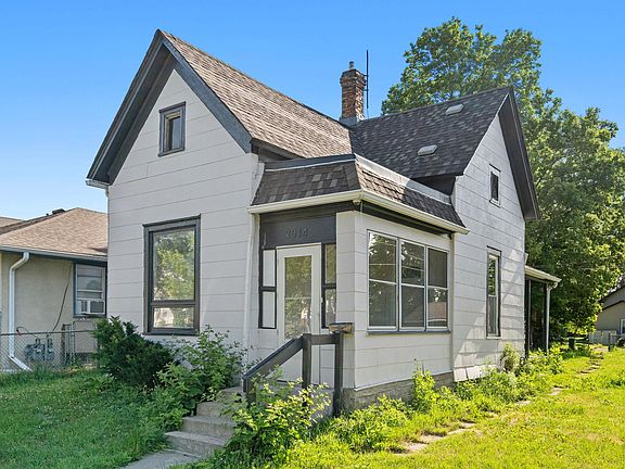 3rd image of 2314 Queen Ave N