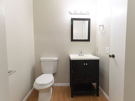 4th image of 109 Albany Dr APT C