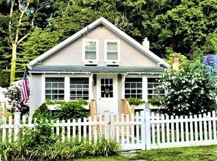 69 Overlook Dr, Warwick, RI 02818