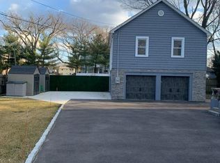 252 Thompson Pl #A, Huntington Station, NY 11746