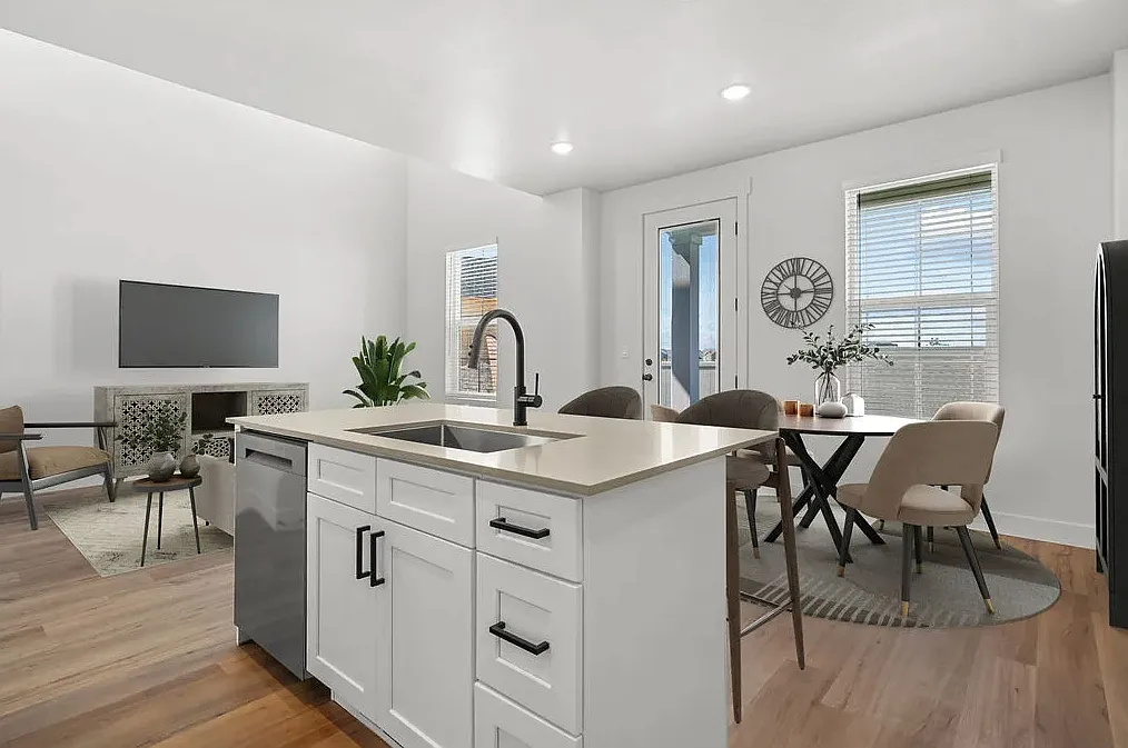 3 bed, 2.5 bath, 1668 sqft, $2,599 — Photo 2