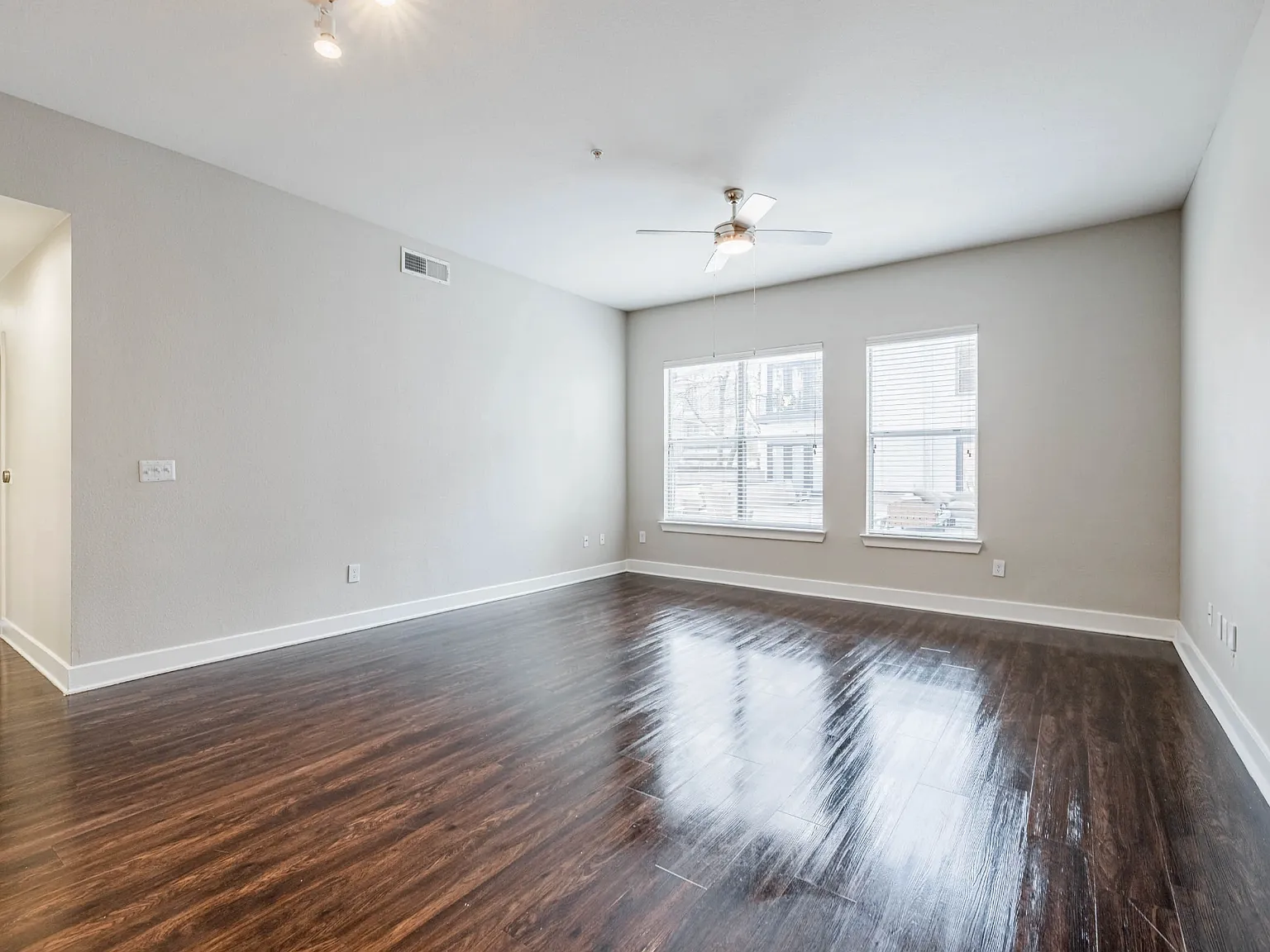 2 bed, 2.5 bath, 1635 sqft, $2,570 — Photo 2