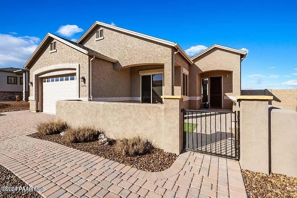 3 bed, 2.0 bath, 1808 sqft, $2,800 — Photo 3