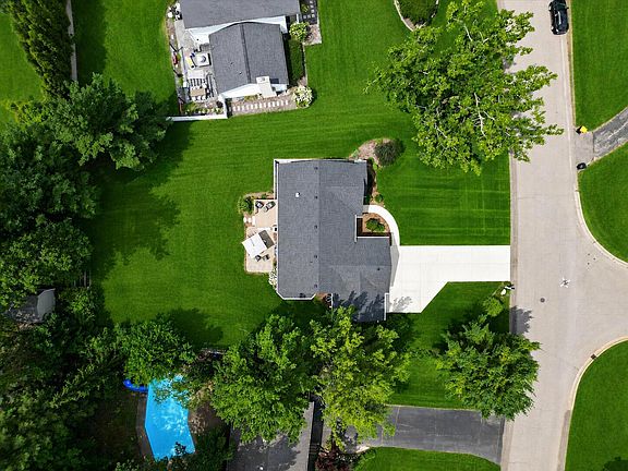 3rd image of 3115 Woodsboro Dr NE
