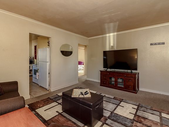 5th image of 1023 S Oxford St