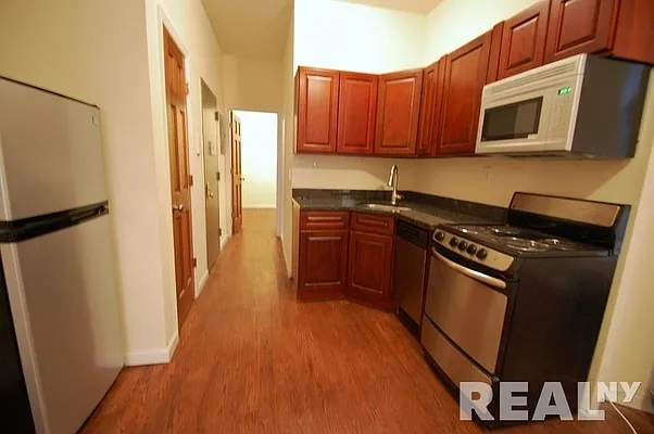 Rented by REAL New York | media 36