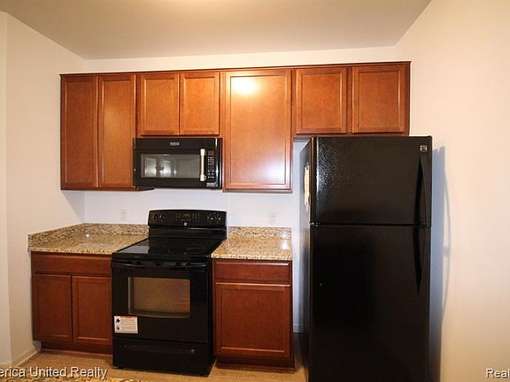 4th image of 1015 E Summerfield Glen Cir