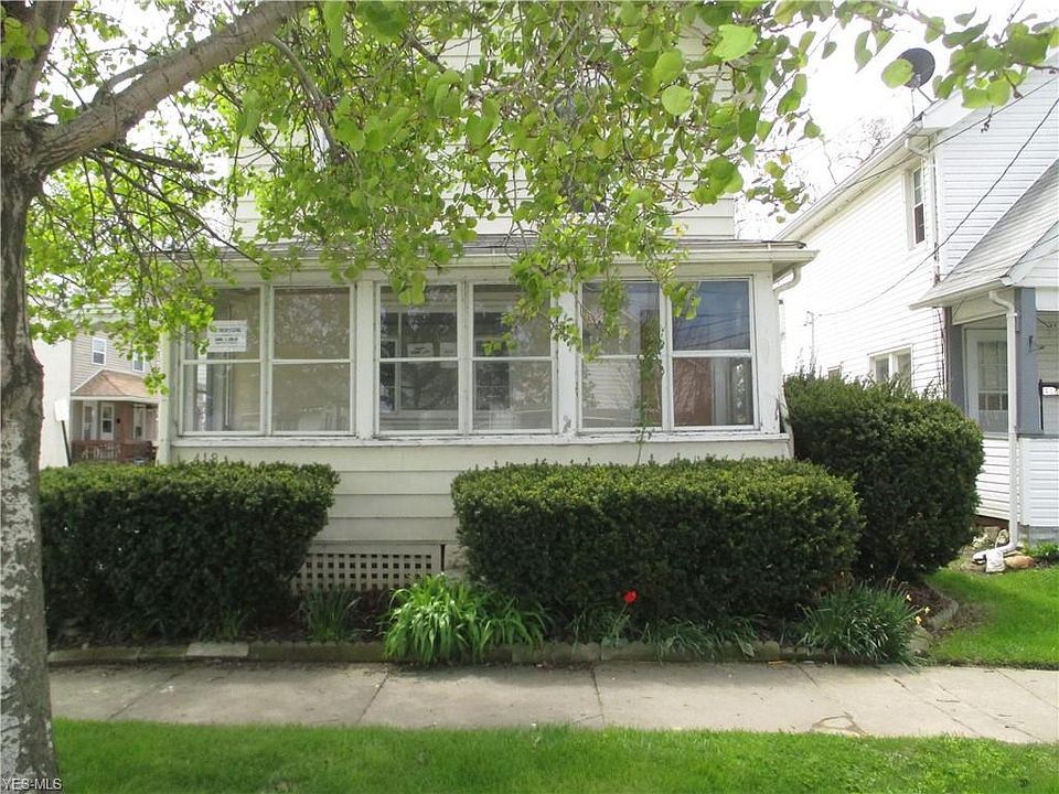 1st image of 418 2nd St