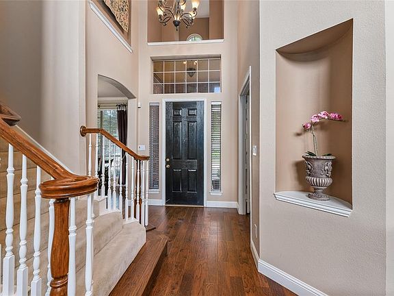 4th image of 3937 Lost Creek Dr